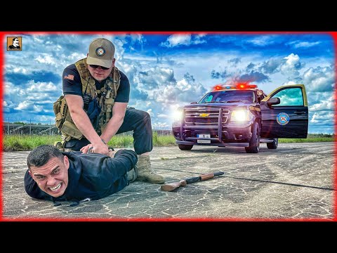 ARRESTED in the USA - What can a US POLICE CAR do? | Features & Gadgets in TEST | Survival Mattin