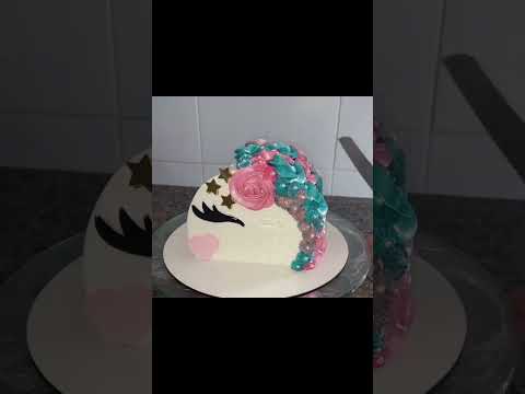 bolo deitado Tendência 😍👏👏 #cake #cakedecoration #cakedesign #topforwardcake #cakedecorating