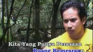 Download lagu Berdiri seorang perindu mp3