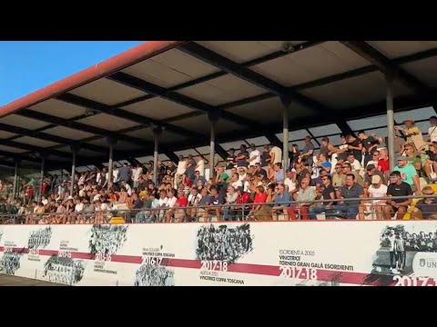 Tribuna piena ad Altopascio per la Lucchese contro il Tau
