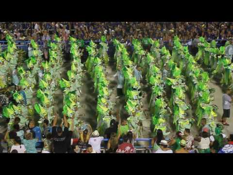 Bateria encerrando o desfile da Mocidade Independente - Carnaval 2017