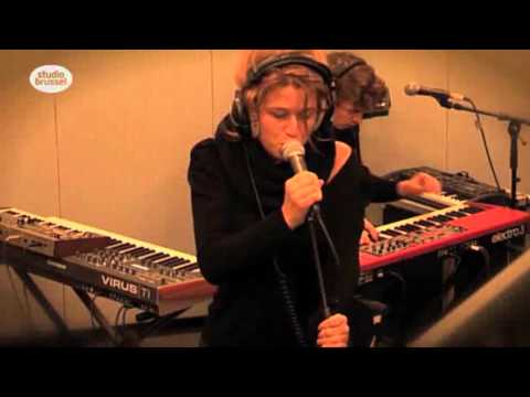 AKS and Selah Sue - Choke (live Studio Brussel march 9th 2011)
