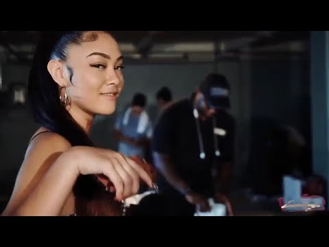 RnB Singer Aleksa Safiya live performance Pretty Little Savage