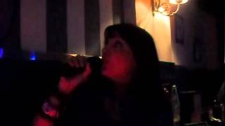 Nuri cantando por Malú - Donde quiera que estés