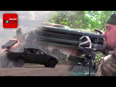 Ukrainer greifen an und schlagen russische Soldaten mit ihren eigenen Waffen