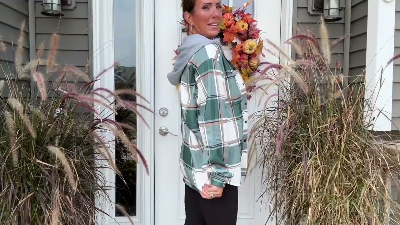 Women’s Plaid Shacket Jacket 🧣 Cozy Fleece Hooded Coat – Fall & Winter 2025 Fashion