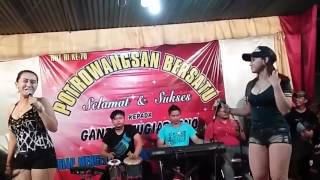 Download lagu uut selly hot mp3