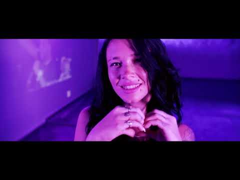 El Kamel - Amiga Intima (Official Video)