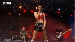 AlunaGeorge - Attracting Flies at Reading Festival 2013