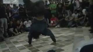 preview picture of video 'BBOY CIRUJANO  ZONVER 2006 & BBOY THE GAME'