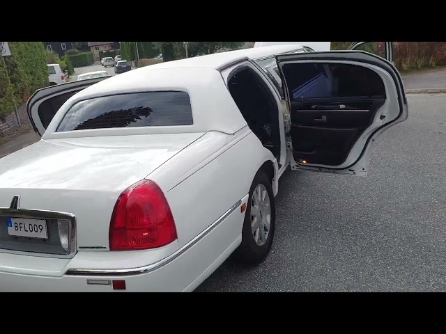 952147 Limousine Lincoln Town Car Stretch 4.6 V8 2V SOHC - 2004