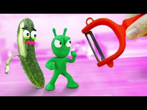PEA PEA et concombre s'échappent du grattoir à fruits 🥒 Stop Motion Play Doh Cartoons