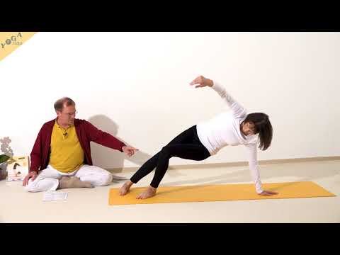 Diagonale schiefe Ebene mit Arm und Bein in der Luft - Yoga Asana Lexikon
