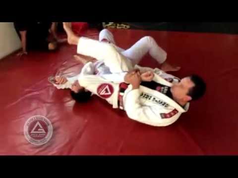 Mestre Frederico Pimentel - raspagem com finaliação em armlock