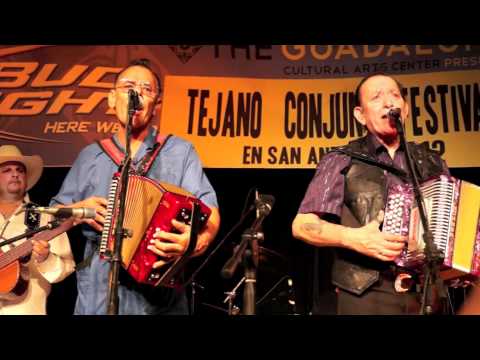 Flaco Jimenez and Santiago Jimenez performing Ay Te Dejo En San Antonio
