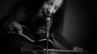 Mr. Brownstone (acoustic cover by Leo Moracchioli)