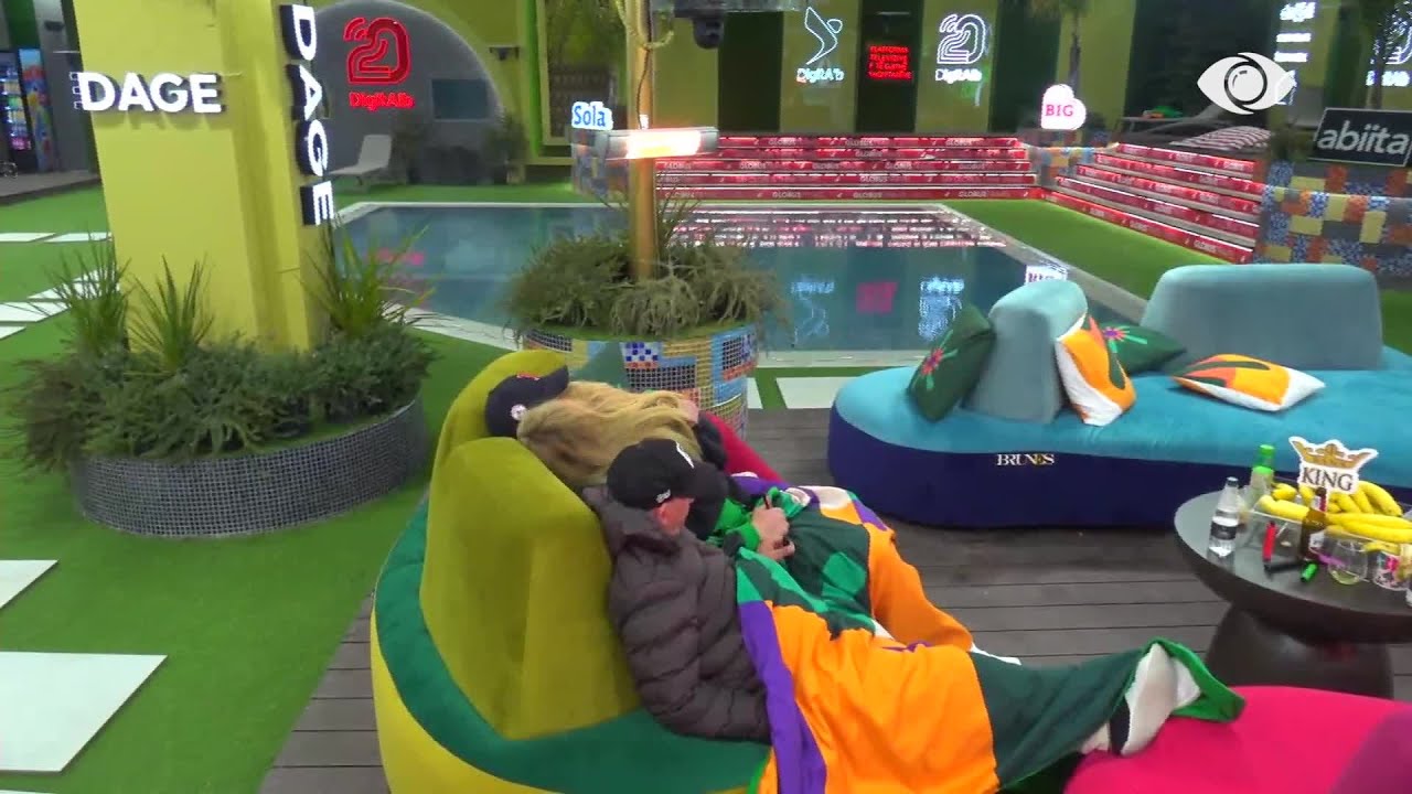 Heidi shkon për të fjetur, Romeo e puth dhe përqafon