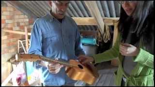 preview picture of video 'Un luthier. Galicia-Venezuela. BARBANZA INTERCULTURAL.'