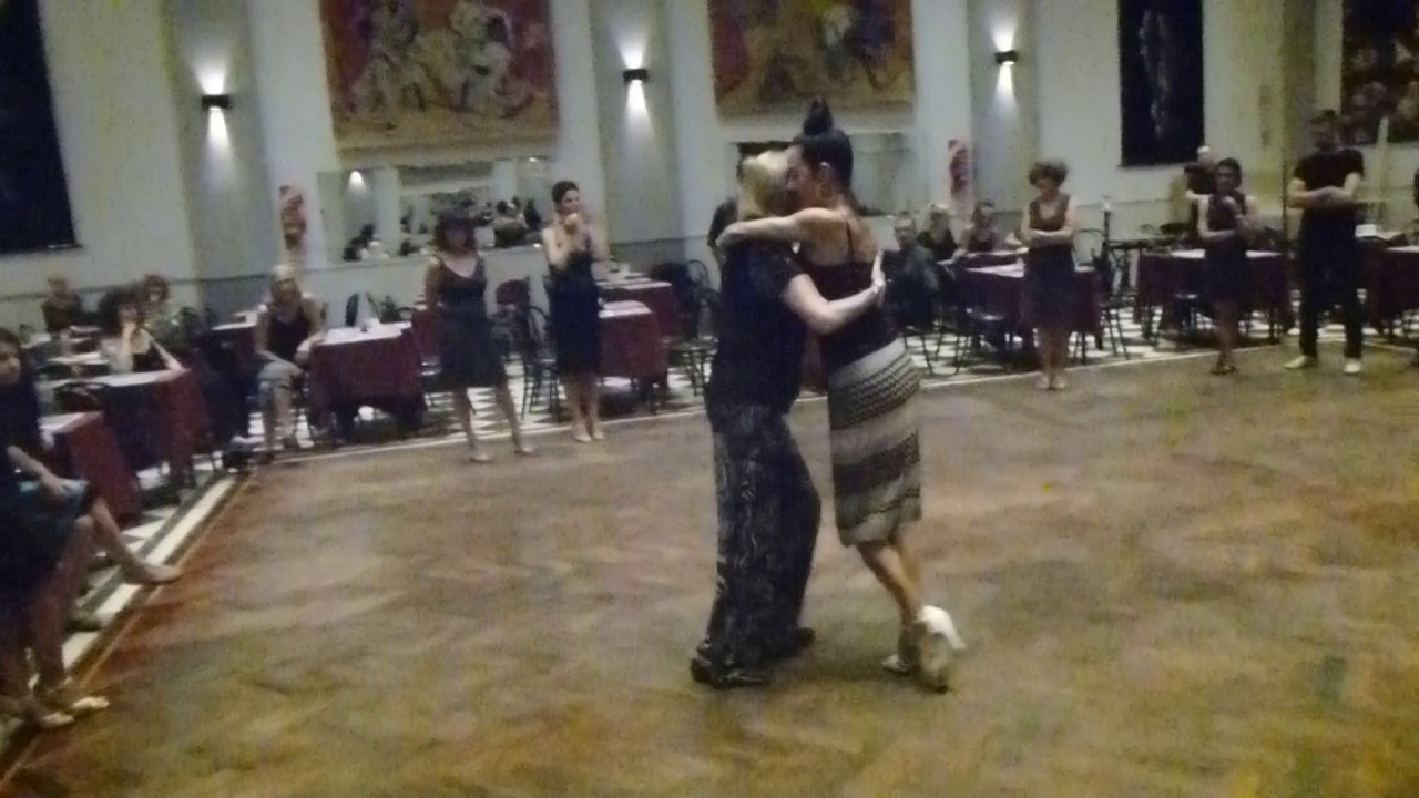 Ana Schapira and Monika Wydrowska tango at Salon Canning 2017