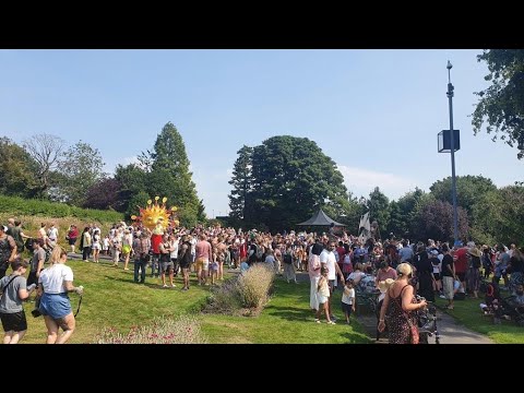 Heat wave in Rochdale United Kingdom 32* Temperature|People Enjoy in Falinge Park to Avoid heat wave