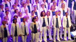 Les Chœurs de France chantent "Heureux"  (Jacques Brel)