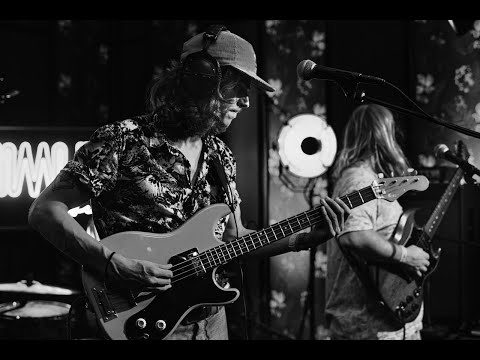 Elephant live at Muziekgieterij studio - Heaven Sessions - Bruis 22