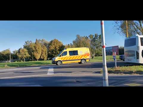 Figyelmetlen sofőrök kontra gyermek MOK/ Mercedes mentőautó. ( Győr, 2024 okt. 7. )