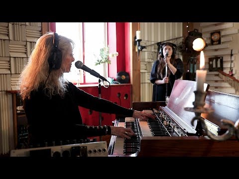Merit Hemmingson & friends - PEACE