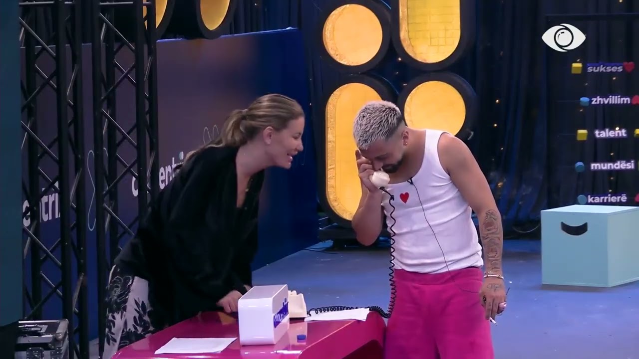 Valbona dhe Gjesti i përgjigjen telefonatës në italisht