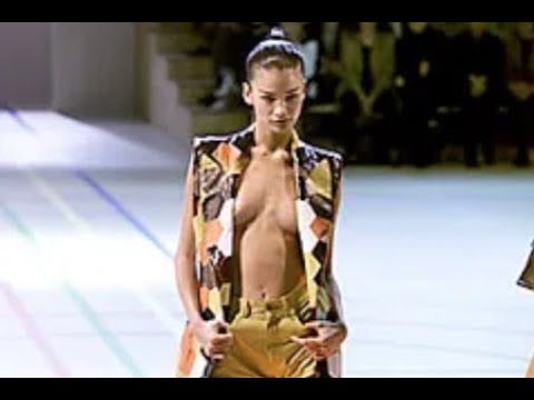 GIVENCHY Spring 2000 Paris - Fashion Channel