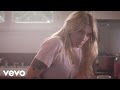 Julia Michaels - Issues