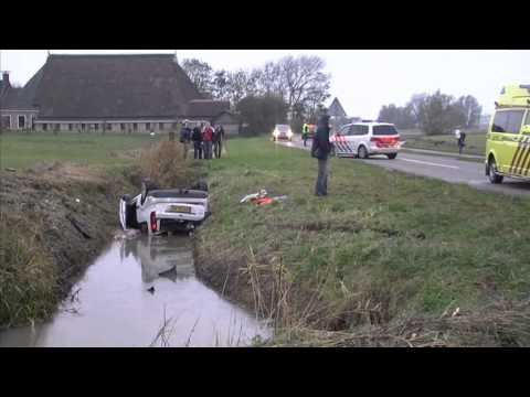 GPTV: Auto op de kop in de sloot bij Franeker.