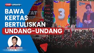 Disorot, Megawati 'Pamer' Kertas Bertuliskan Undang-undang saat Kampanye Ganjar-Mahfud di Banyuwangi