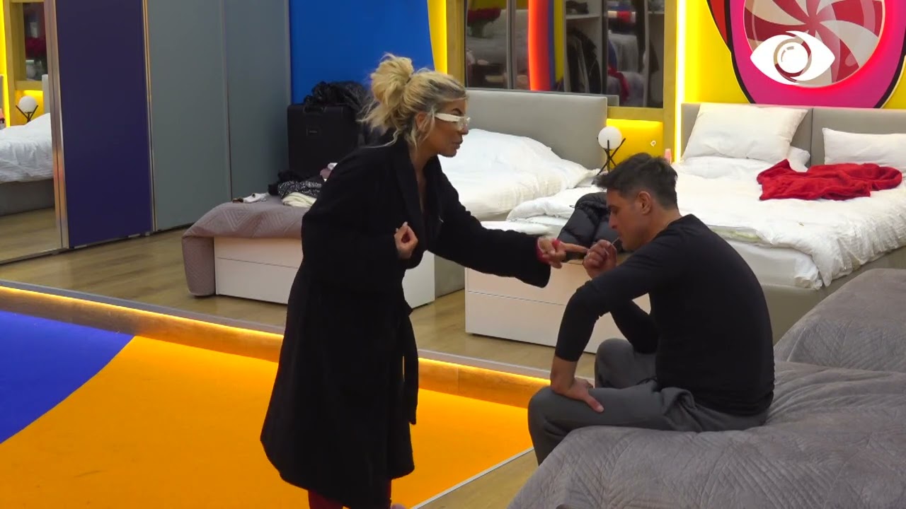 Valbona sqarohet me Maestron: Ti nuk më njeh!