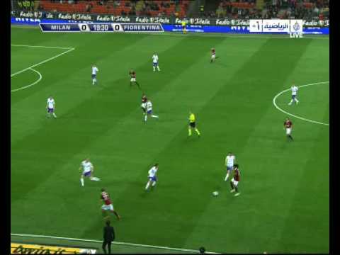 Ronaldinho Panna vs Montolivo , Milan 1-0 Fiorentina