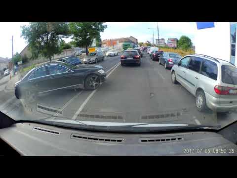 [Így vezettek ti] Szabálytalan kikanyarodás + tahó előzés dupla szembe sávban