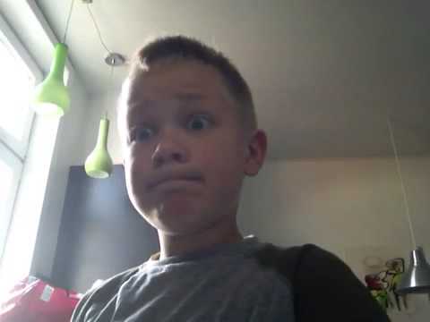 Nicklas drikker ketchup