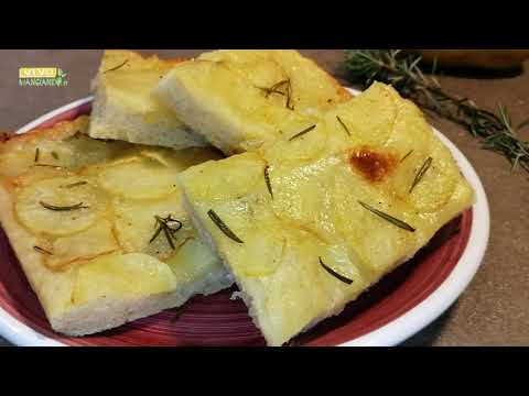 Focaccia con patate e rosmarino - morbida e profumata