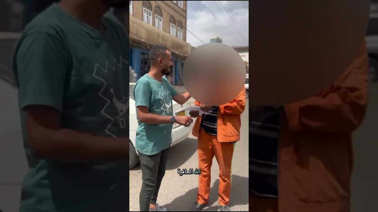 محمد محسن وغازي حميد يوزعون جوائز للناس