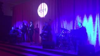 ZEYNEP ÖZYILMAZEL - TEMPO PERDIDO