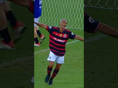 ROMÁRIO MARCA EM DESPEDIDA DE ADRIANO IMPERADOR!! 👑❤️🖤 #romário #romario #craques #futebol #gols