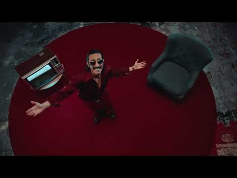 كلمات اغنية في شي غير