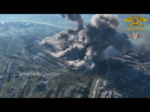 Ucraina, bombardamenti sull'Azovstal a Mariupol nel video russo