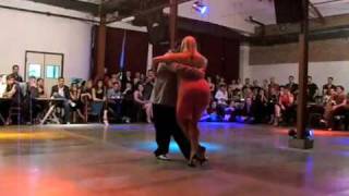 Daniele Calà & Graziella Pulvirenti bailando un Vals en TangoLab (Buenos Aires)