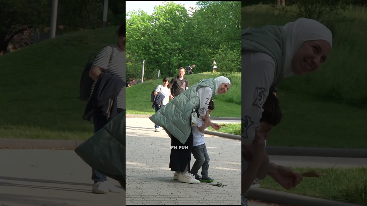 statue is moving.🤣🤣🤣 #statueprank #prank #funny #ytshorts