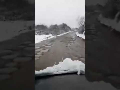 Drumul Judetean plin de gropi si cratere intre C. Daicoviciu si  Maciova din Caras Severin