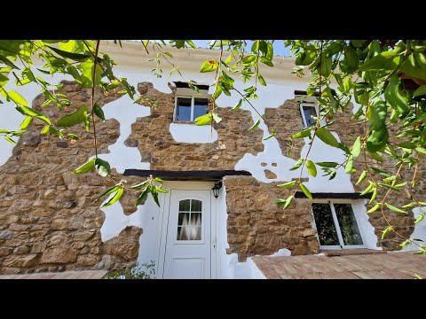 AX1337 Cortijo Las Ventanas, Riogordo.  Video 2 of 10 :   Side of main house from drive