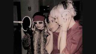 Bikini Kill - Distinct Complicity