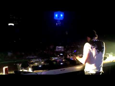 #TATW400 Gareth Emery playing "On A Good Day (Metropolis)" in Beirut