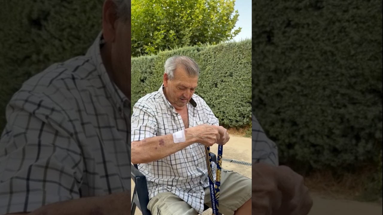 PEDRO PORRO le entrega la MEDALLA del MUNDIAL a su ABUELO